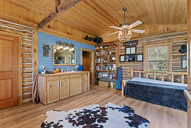 Guest Cabin Lounge Area Castle Rock River Ranch Montana