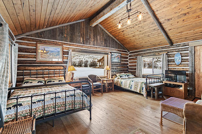 Interior Creek Cabin 1 Cinnabar Mcdonald Ranch