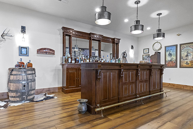 Interior Bar Crooked Creek Ranch Winnett Mt