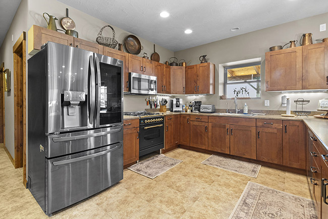 Interior Kitchen 2 Crooked Creek Ranch Winnett Mt